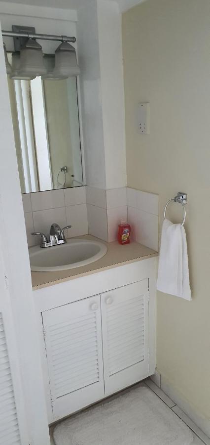 Hastings Towers 4D - Studio Apt Opp Beach Bridgetown Dış mekan fotoğraf