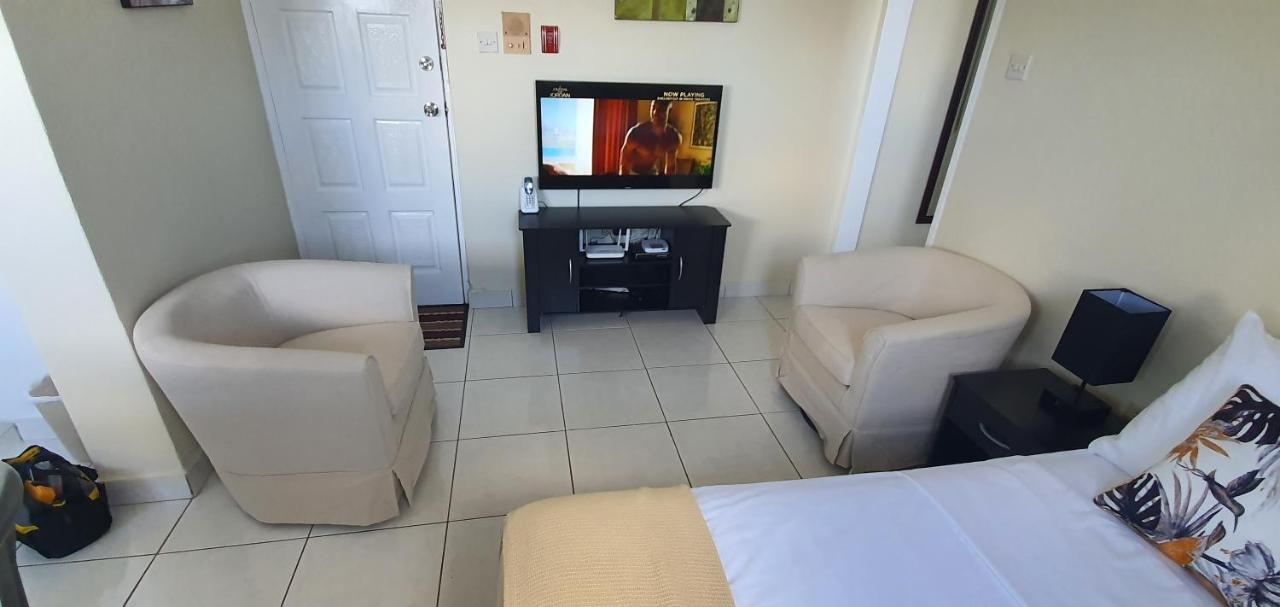 Hastings Towers 4D - Studio Apt Opp Beach Bridgetown Dış mekan fotoğraf