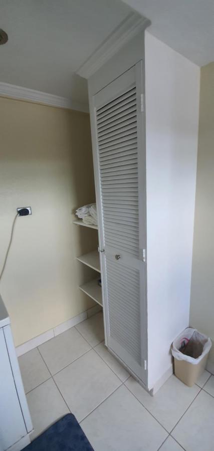 Hastings Towers 4D - Studio Apt Opp Beach Bridgetown Dış mekan fotoğraf