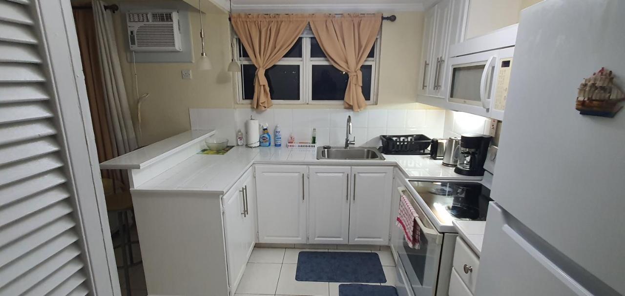 Hastings Towers 4D - Studio Apt Opp Beach Bridgetown Dış mekan fotoğraf