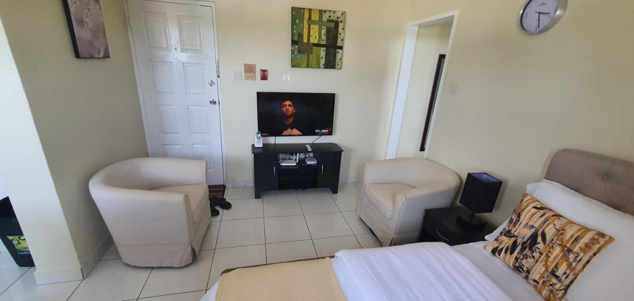 Hastings Towers 4D - Studio Apt Opp Beach Bridgetown Dış mekan fotoğraf